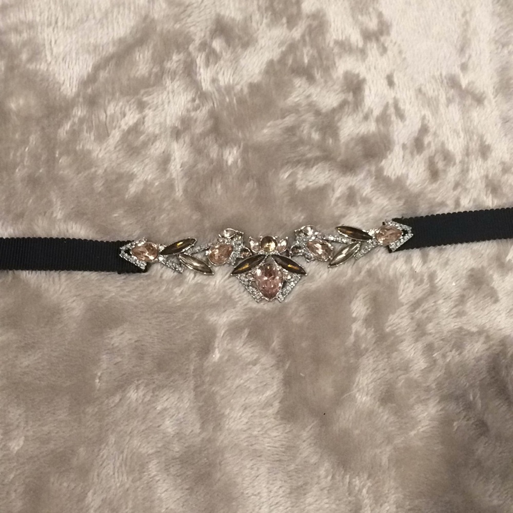 Vera wang choker necklace